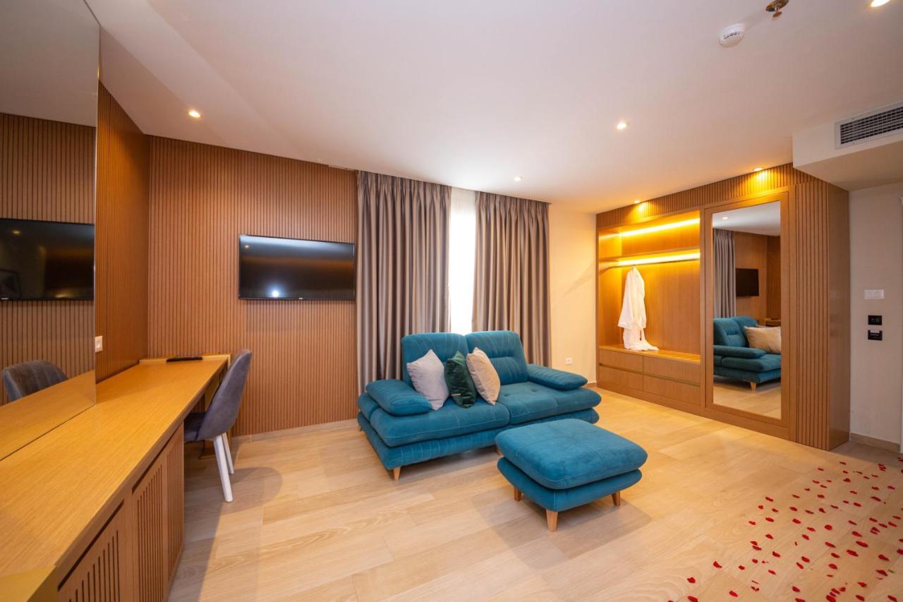 Merar Hotel Golem  Esterno foto